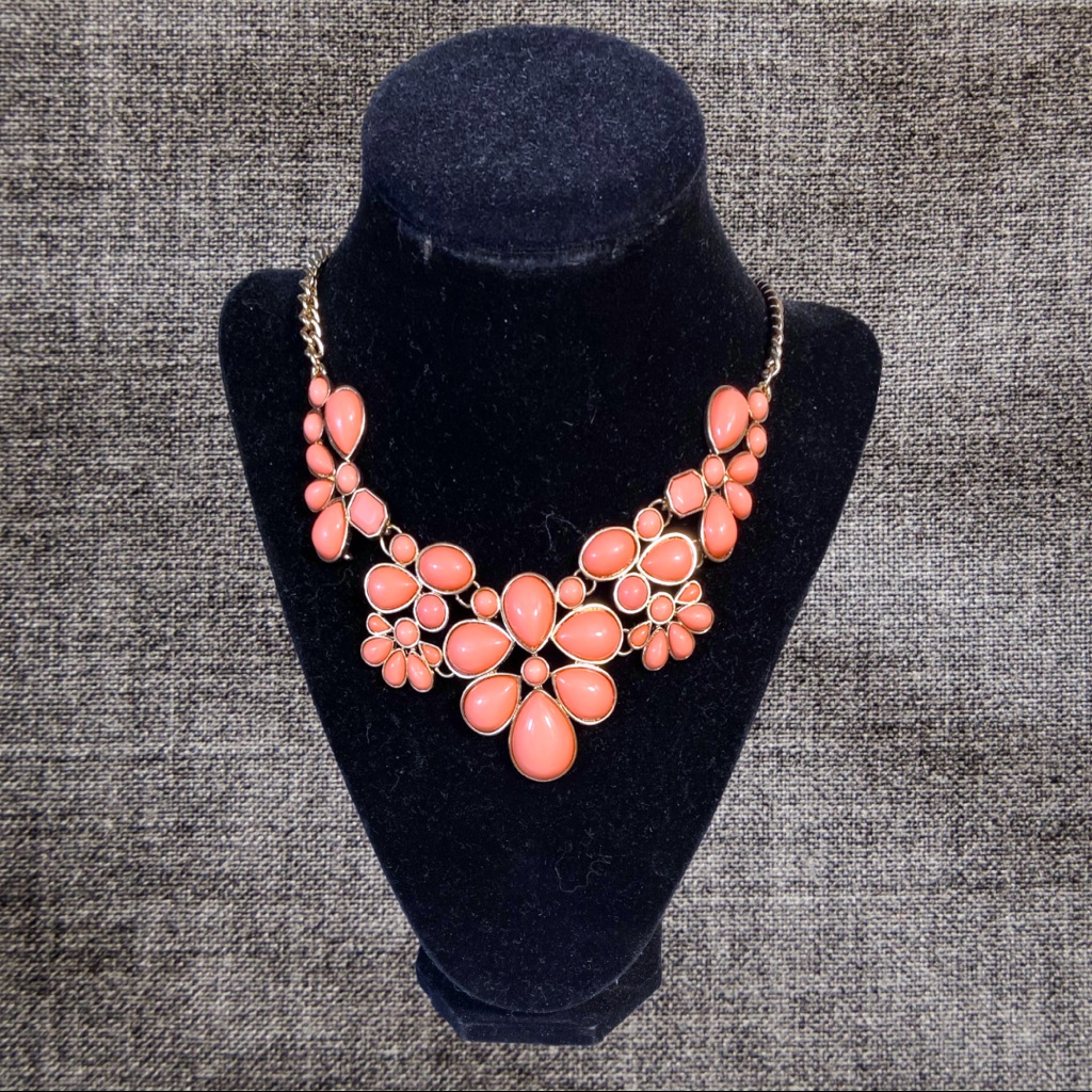 Brand New Necklace Statement Necklace Salmon Color Spring 22 03